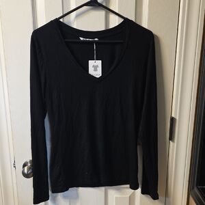 Elegant Black V-Neck Long Sleeve Top
